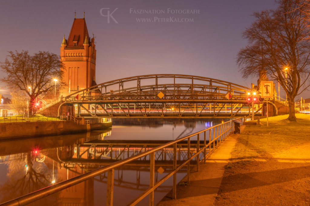 Deutschland, Schleswig Holstein, Hansestadt Lübeck, Hubbrücke, Brückenweg, Burgtorbrücke, Burgtor, Trave