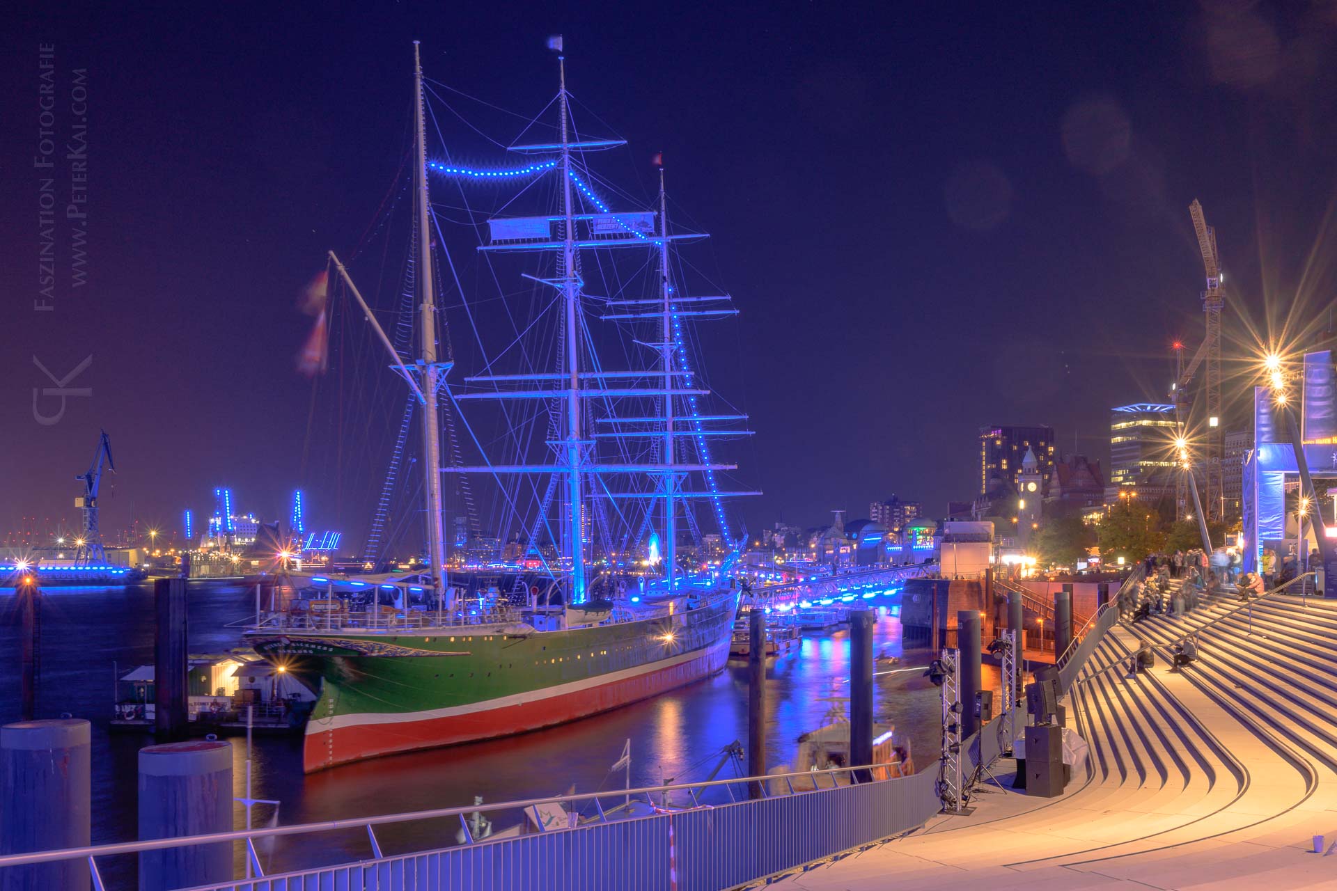 Hamburg - Blue Port 2019 - Elbpromenade - Blick auf die Rickmer Rickmers